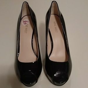Nine West "Camya" Peep Toe platform pumps nwt